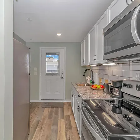 Atlantic Beach Retreat: Pet-Friendly 1BR Near Pier